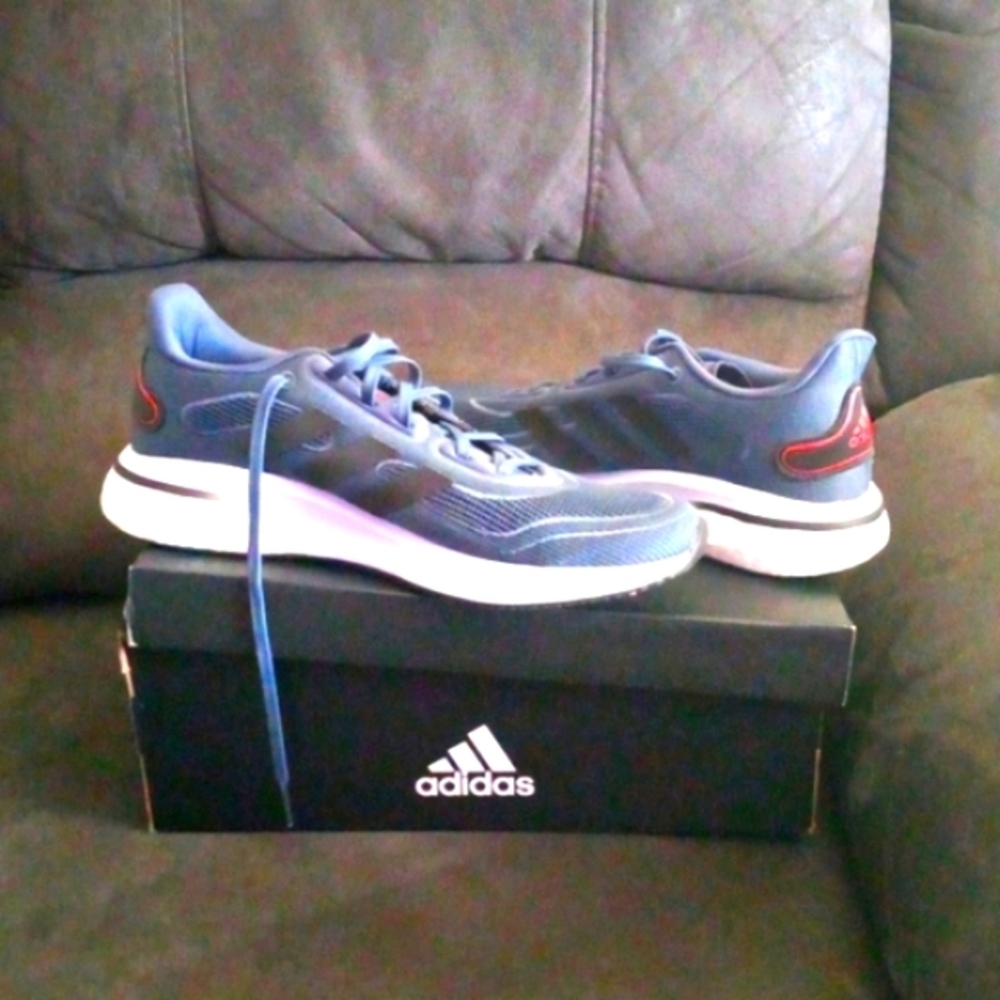 Adidas Mens Size 7 NEW with Box